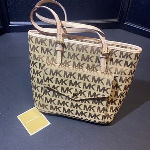 EUC Michael Kors initial shoulder bag